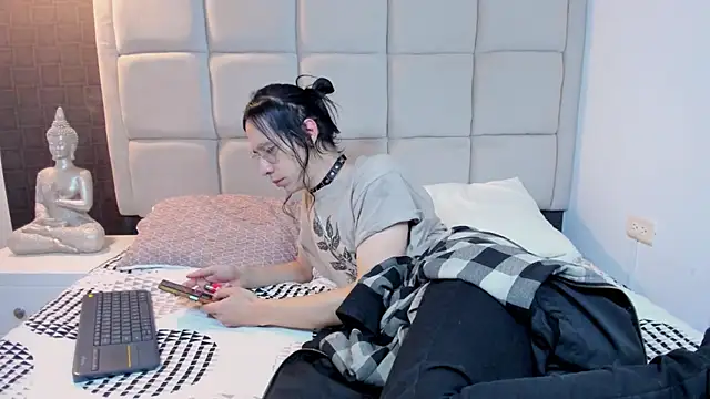 Hecatee 77 online show from December 2, 7:25 pm