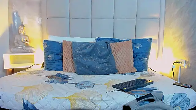 Hecatee 77 online show from October 9, 8:25 pm