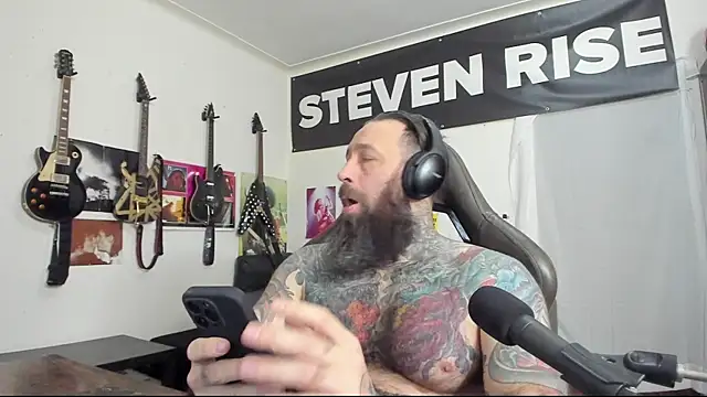 Snapshot of StevenRiseNYC chatting on January 25, 6:24 pm StevenRiseNYC online show from January 25, 6:24 pm