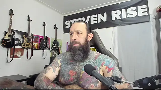 Snapshot of StevenRiseNYC chatting on December 24, 12:22 am StevenRiseNYC online show from December 24, 12:22 am