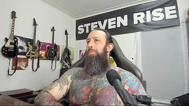 Snapshot of StevenRiseNYC chatting on January 2, 10:22 pm StevenRiseNYC online show from January 2, 10:22 pm