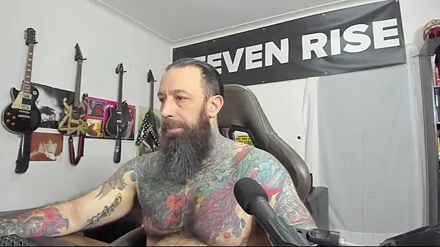 Snapshot of StevenRiseNYC chatting on February 1, 2:13 pm StevenRiseNYC online show from February 1, 2:13 pm