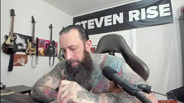 Snapshot of StevenRiseNYC chatting on December 13, 7:32 pm StevenRiseNYC online show from December 13, 7:32 pm