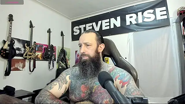 Snapshot of StevenRiseNYC chatting on February 26, 1:00 am StevenRiseNYC online show from February 26, 1:00 am