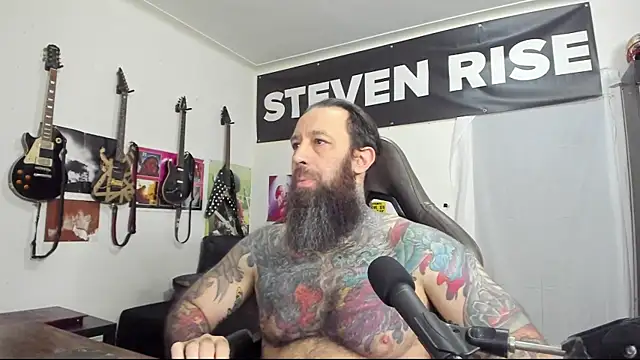 Snapshot of StevenRiseNYC chatting on December 31, 11:53 am StevenRiseNYC online show from December 31, 11:53 am
