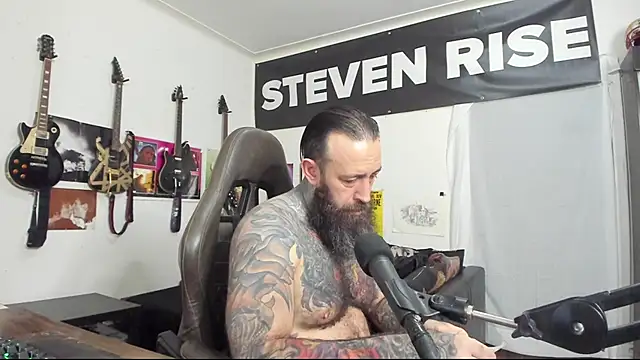 Snapshot of StevenRiseNYC chatting on January 30, 3:33 am StevenRiseNYC online show from January 30, 3:33 am