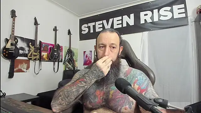 Snapshot of StevenRiseNYC chatting on December 13, 4:43 am StevenRiseNYC online show from December 13, 4:43 am