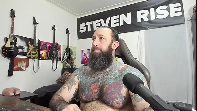 Snapshot of StevenRiseNYC chatting on December 11, 1:28 am StevenRiseNYC online show from December 11, 1:28 am