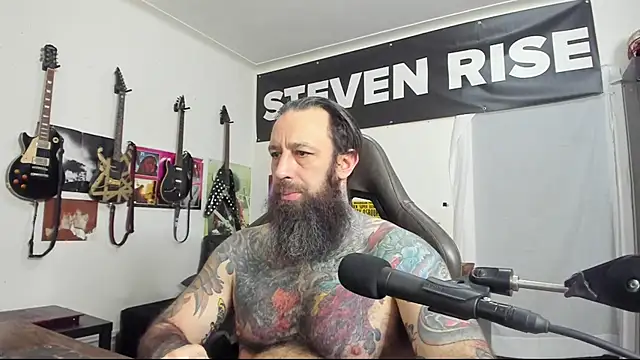 Snapshot of StevenRiseNYC chatting on January 1, 11:49 am StevenRiseNYC online show from January 1, 11:49 am