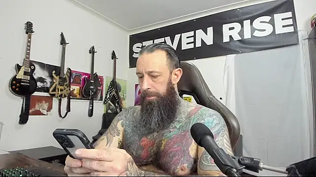 Snapshot of StevenRiseNYC chatting on January 31, 2:26 am StevenRiseNYC online show from January 31, 2:26 am