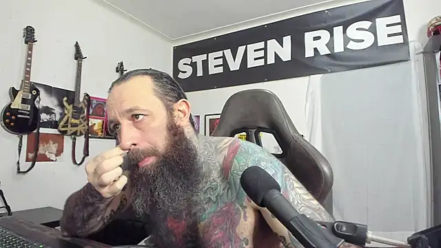 Snapshot of StevenRiseNYC chatting on December 23, 2:24 am StevenRiseNYC online show from December 23, 2:24 am