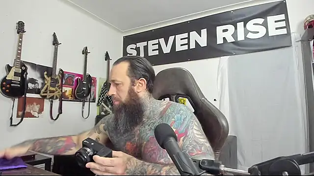Snapshot of StevenRiseNYC chatting on December 31, 10:12 pm StevenRiseNYC online show from December 31, 10:12 pm