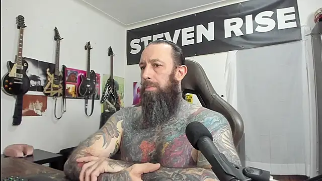 Snapshot of StevenRiseNYC chatting on December 12, 4:37 am StevenRiseNYC online show from December 12, 4:37 am