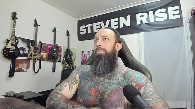Snapshot of StevenRiseNYC chatting on February 13, 12:46 am StevenRiseNYC online show from February 13, 12:46 am