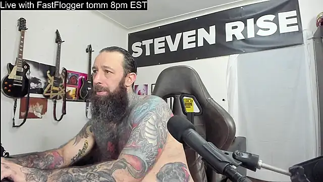 Snapshot of StevenRiseNYC chatting on December 17, 4:23 am StevenRiseNYC online show from December 17, 4:23 am