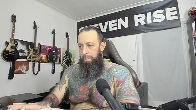 Snapshot of StevenRiseNYC chatting on February 5, 1:37 am StevenRiseNYC online show from February 5, 1:37 am