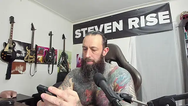 Snapshot of StevenRiseNYC chatting on December 5, 1:58 am StevenRiseNYC online show from December 5, 1:58 am