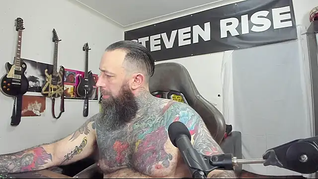Snapshot of StevenRiseNYC chatting on January 11, 12:01 am StevenRiseNYC online show from January 11, 12:01 am