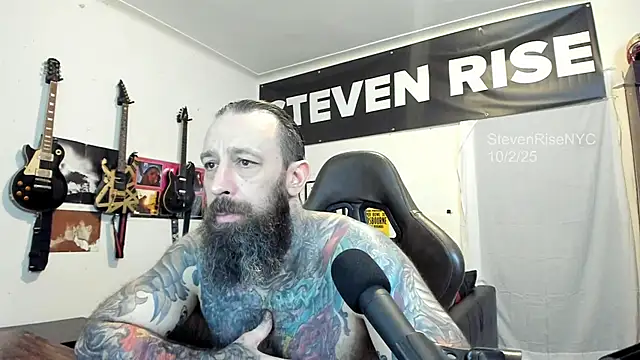 Snapshot of StevenRiseNYC chatting on October 2, 10:47 pm StevenRiseNYC online show from October 2, 10:47 pm