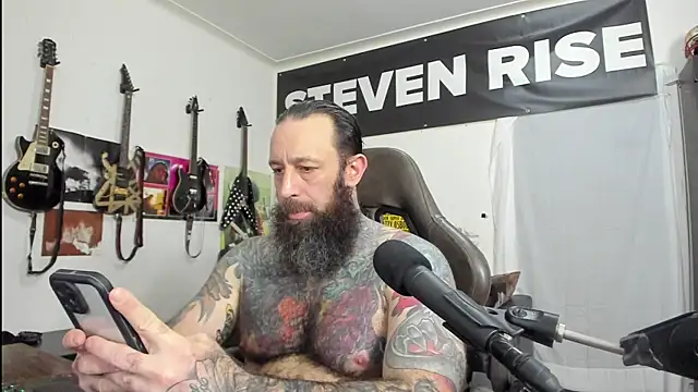 Snapshot of StevenRiseNYC chatting on December 18, 11:08 pm StevenRiseNYC online show from December 18, 11:08 pm