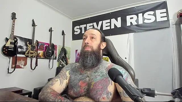 Snapshot of StevenRiseNYC chatting on December 30, 10:45 pm StevenRiseNYC online show from December 30, 10:45 pm