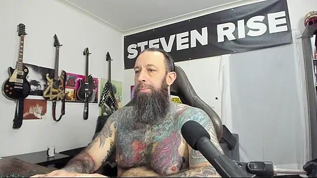 Snapshot of StevenRiseNYC chatting on February 4, 2:10 pm StevenRiseNYC online show from February 4, 2:10 pm