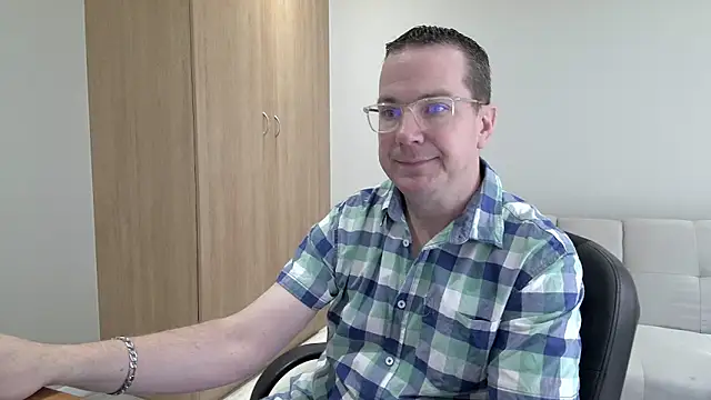 BrettJ81 online show from October 4, 10:53 am