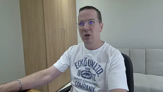 BrettJ81 online show from March 13, 2:24 pm