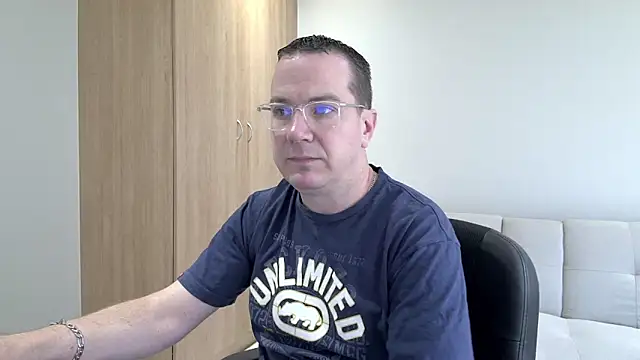 BrettJ81 online show from October 19, 11:24 am