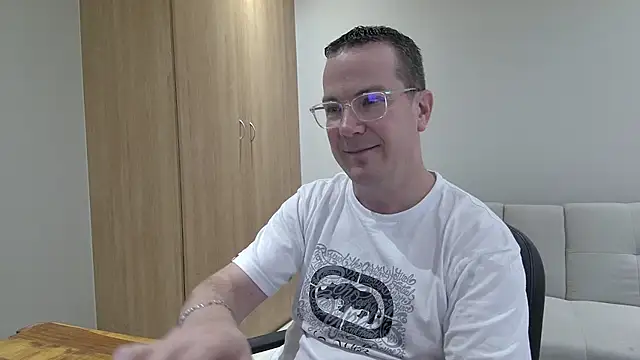 BrettJ81 online show from November 21, 2:49 pm