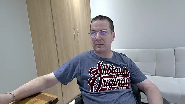 BrettJ81 online show from January 7, 2:49 pm