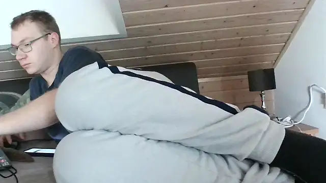 eigude10 online show from December 3, 8:53 am