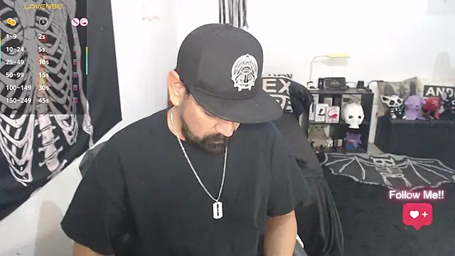 soyelcarlitos  online show from May 15, 5:37 am