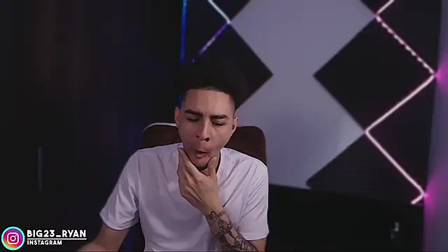 bigryann23 online show from February 17, 2:38 pm